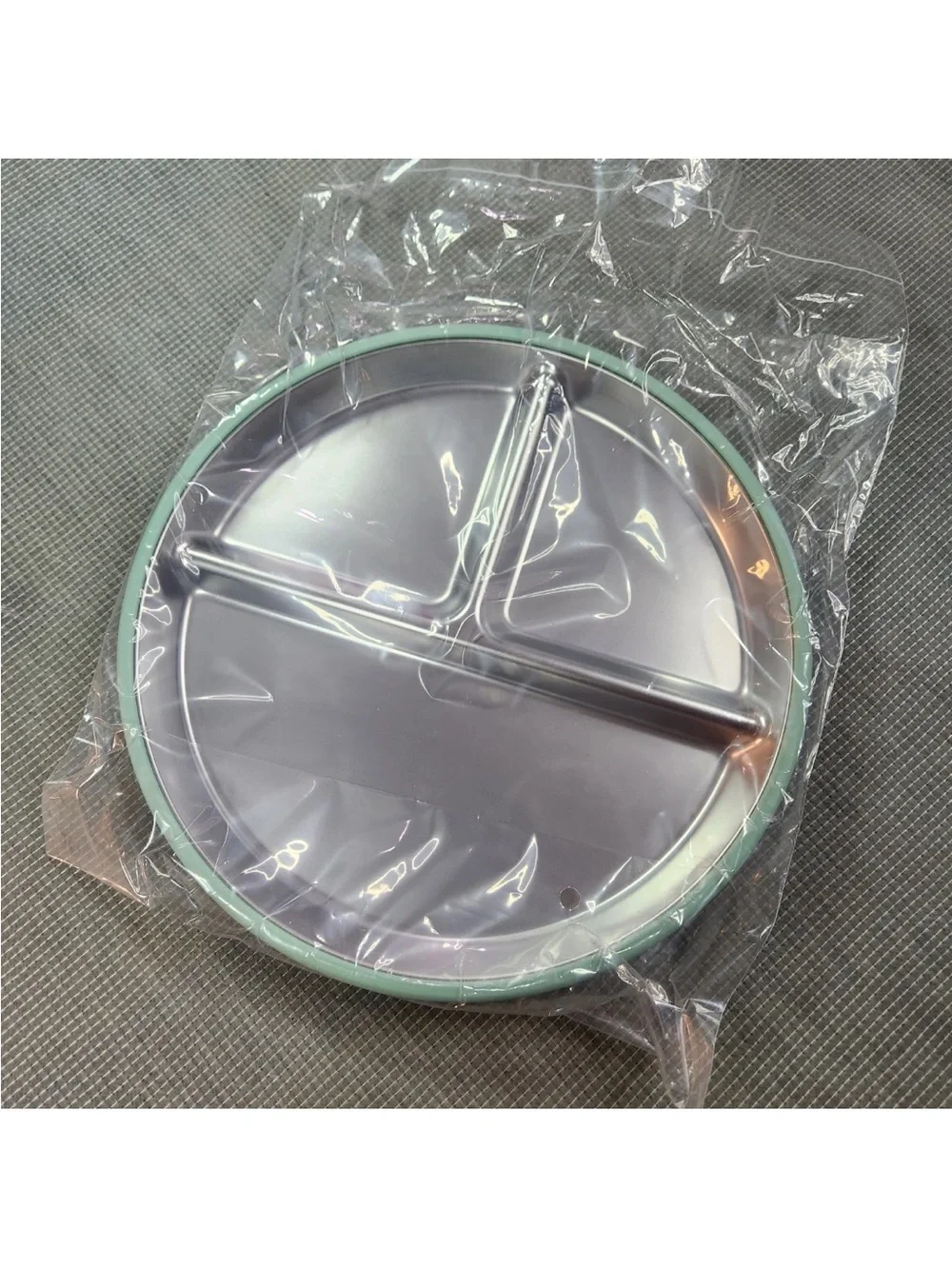 2 stainless steel plates with suction base and 3 compartments, children's plate